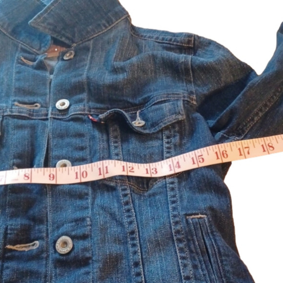 Levi's denim jacket. Size small. Great used condition .Sturdy! - Picture 8 of 11